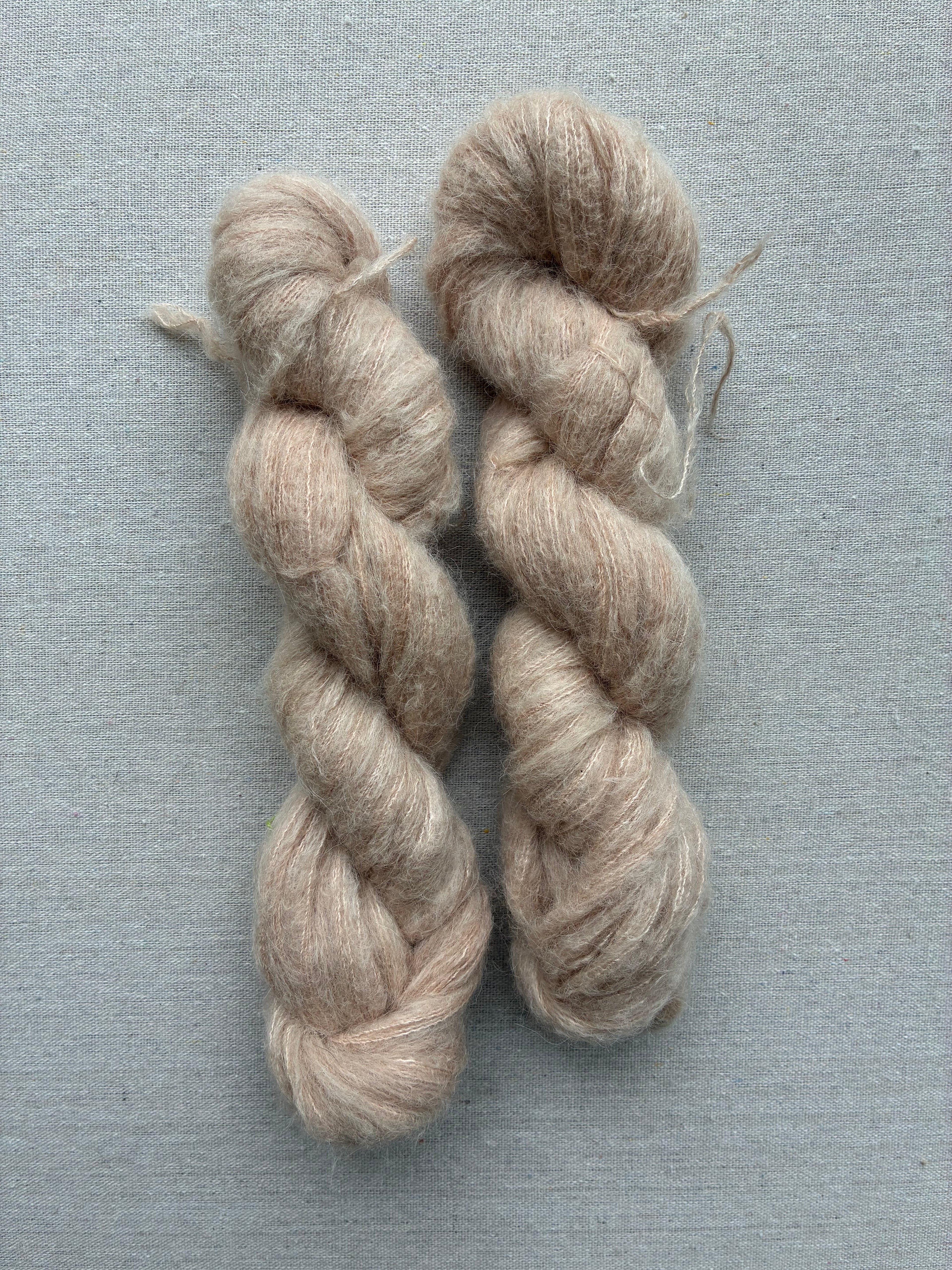 Suri Alpaka Silke "Candyfloss ved Regatta" (300 m / 50 gram)