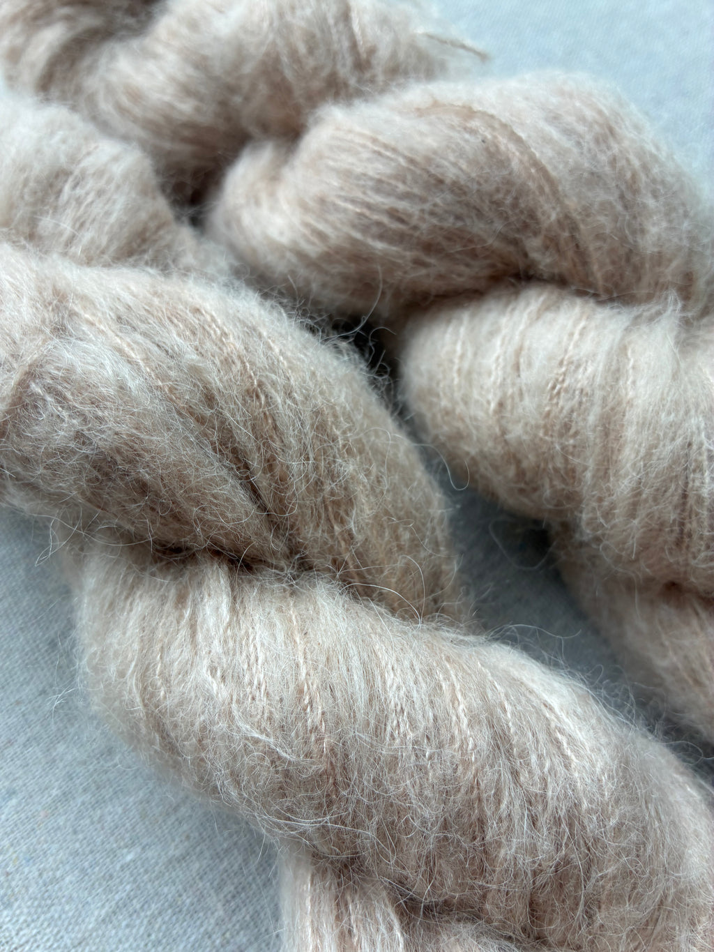 Suri Alpaka Silke "Candyfloss ved Regatta" (300 m / 50 gram)