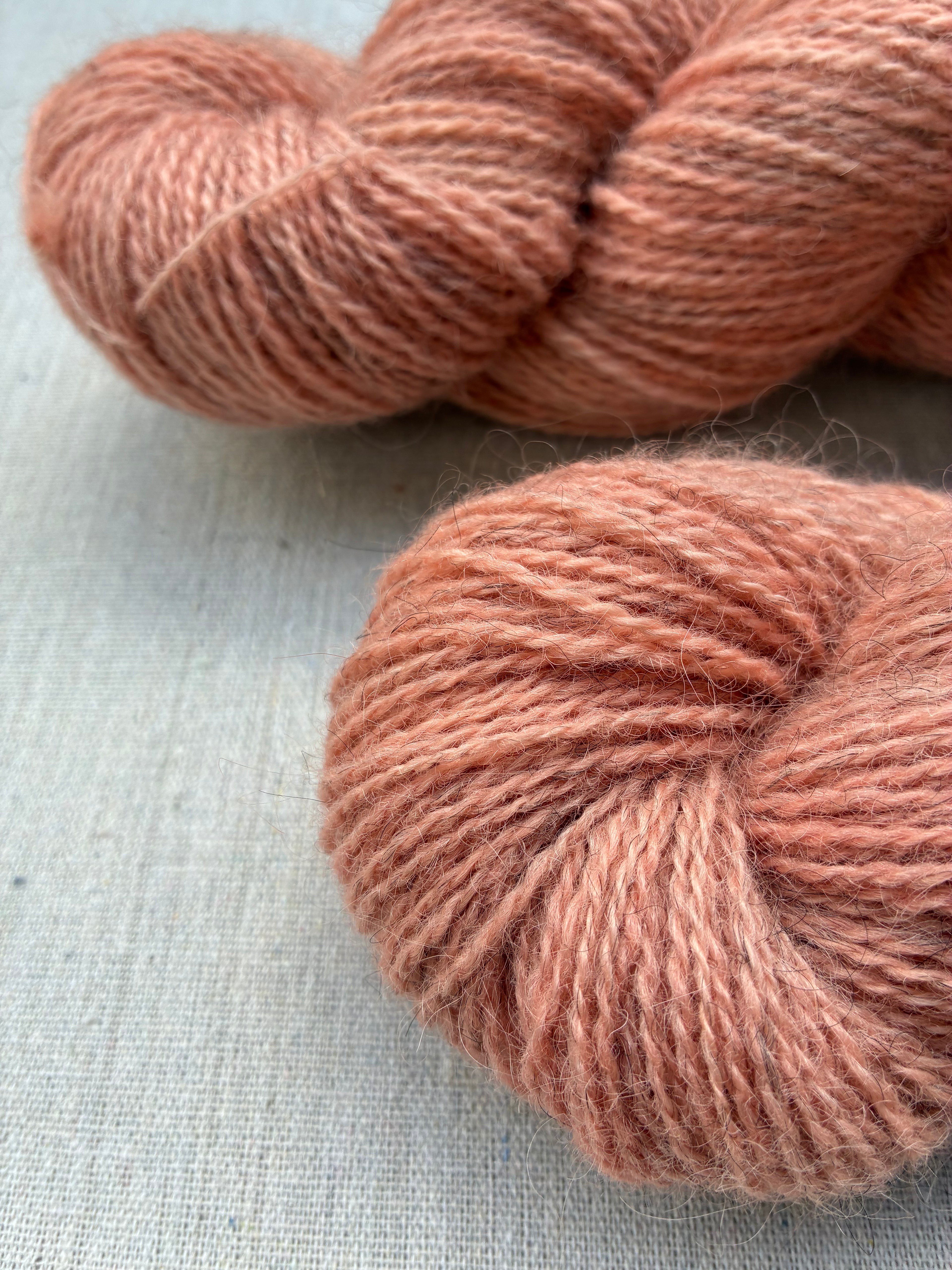 Tyk Dansk Pelsuld "Hindbær fra Banestien" (275 m / 100 g)