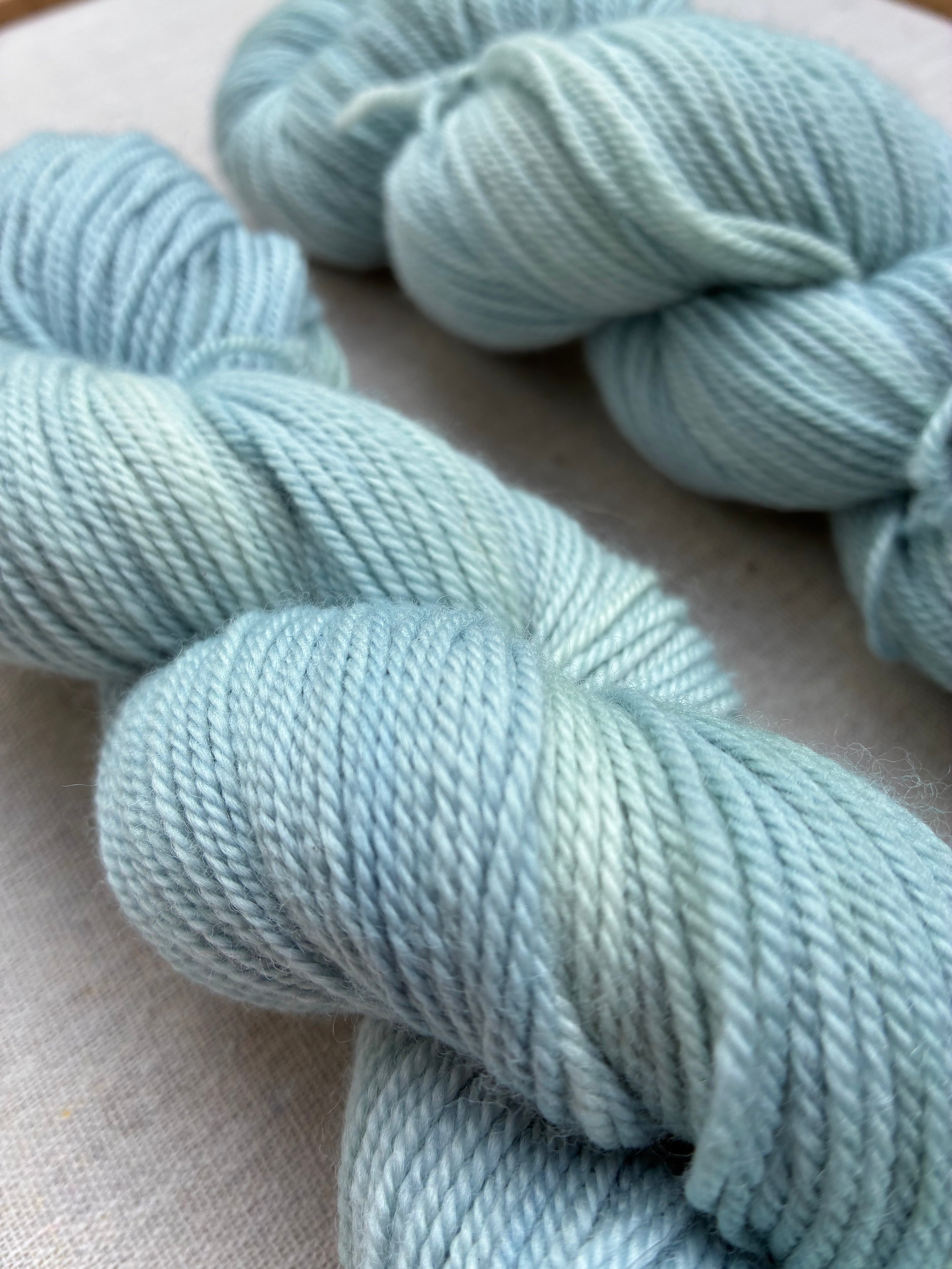 Tynd Økologisk Merino "Schoubyes Sø" (300 m / 100 gram)