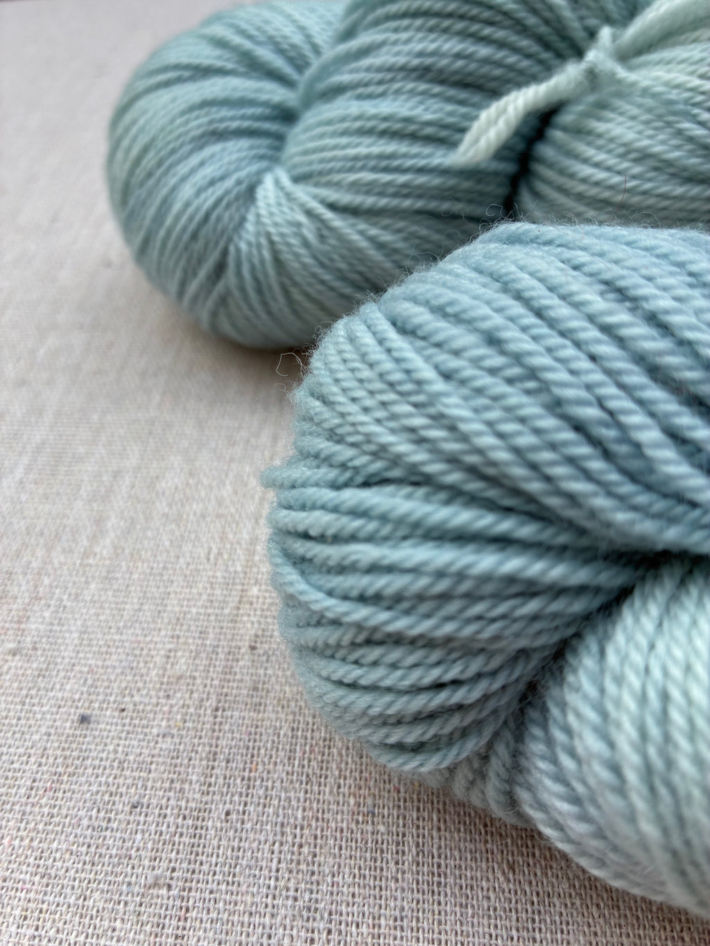 Tynd Økologisk Merino "Schoubyes Sø" (300 m / 100 gram)
