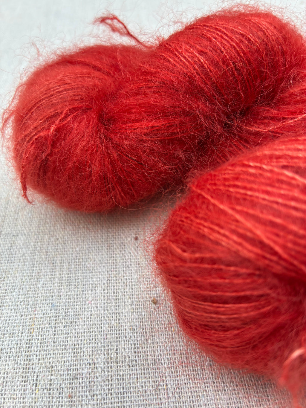 Kidmohair Silk "Hindbær fra Banestien" (420 m / 50 gram)